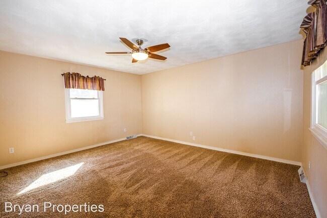 Building Photo - 3 br, 2 bath House - 2825 S. Stewart Ave