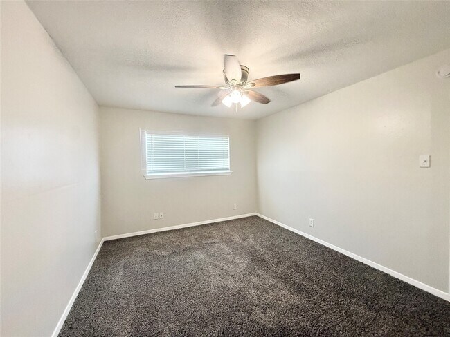 Building Photo - 201 S Kaysie St