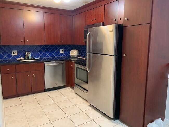 Building Photo - 366 Elliot St