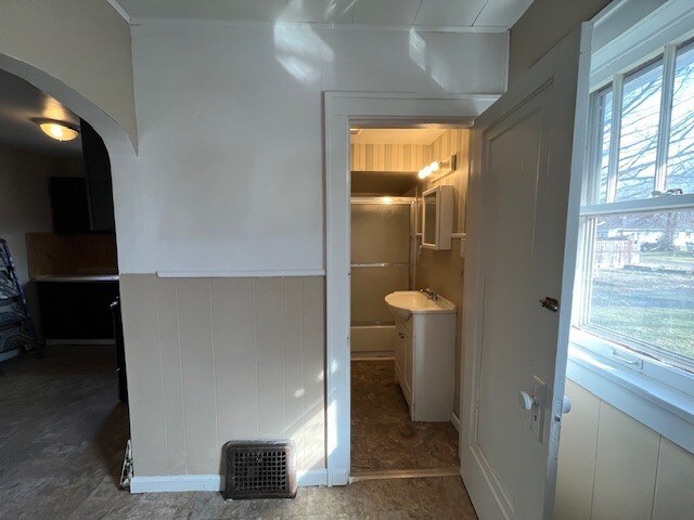 Building Photo - 1210 N Johnson St