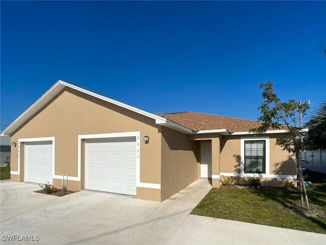 Primary Photo - 2007 Chiquita Blvd S