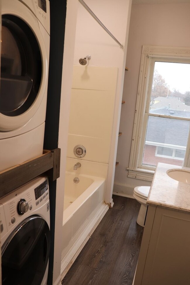 Building Photo - 6801 Lexington Ave