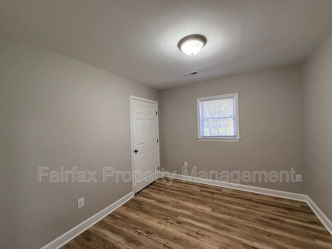 Building Photo - 2416 Owen St