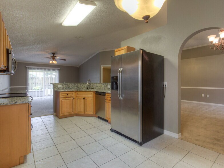 Building Photo - 12934 Lake Vista Dr