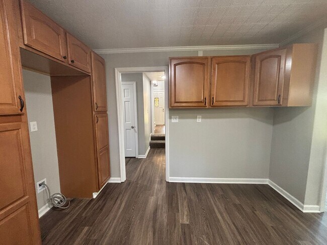 Building Photo - 8280 Chippingham Dr