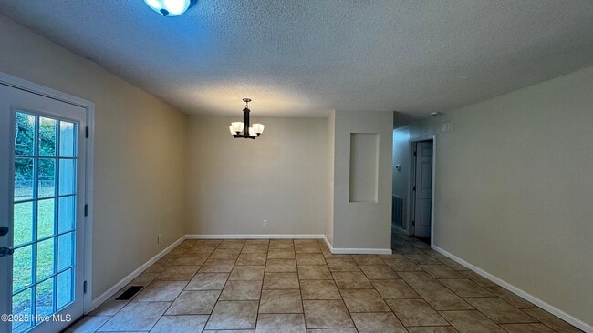 Building Photo - 112 Shamrock Dr