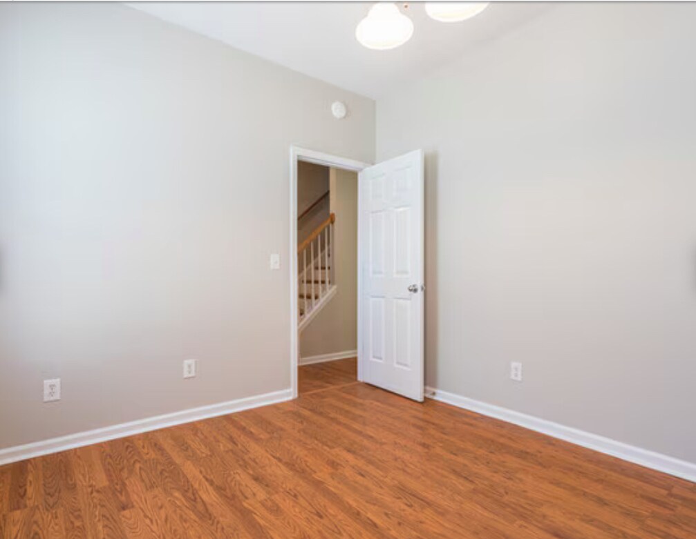 Building Photo - 511 Elm Ave