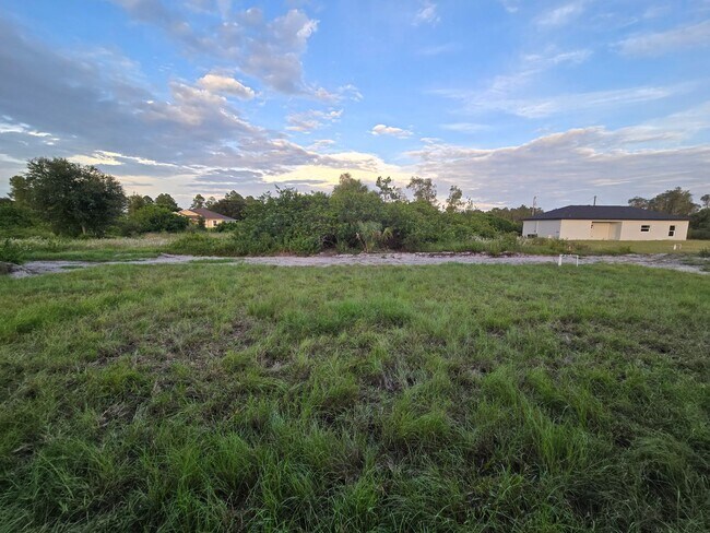 Building Photo - BRAND NEW 2/2/1- GREAT LEHIGH LOCATION