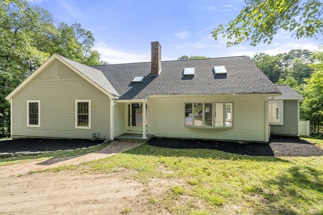 Building Photo - 576 Grove St