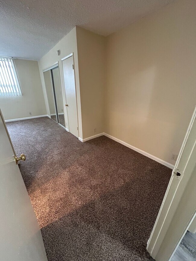 Building Photo - Beautiful 1 Bedroom