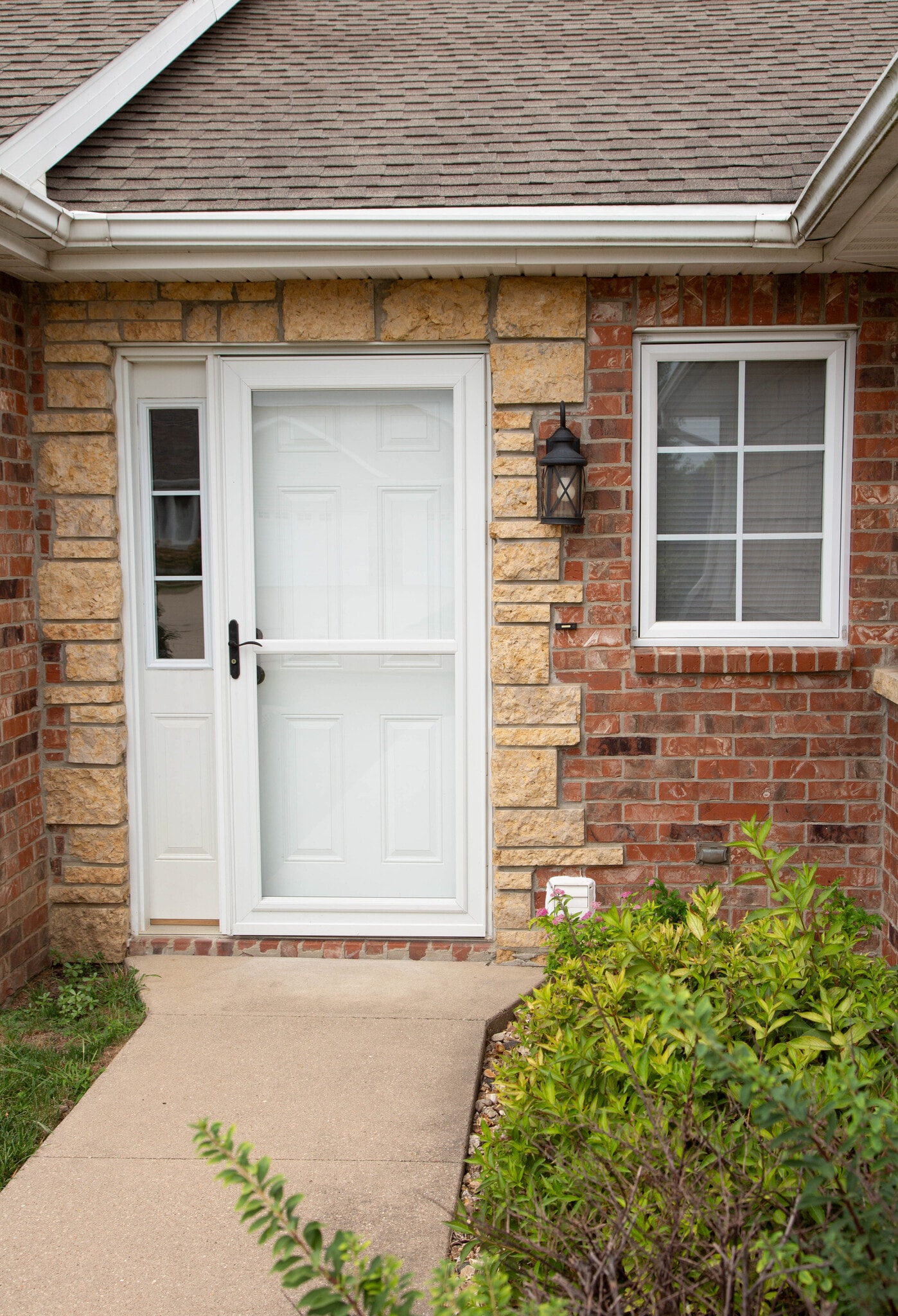 Building Photo - 2270 Fawn View Dr