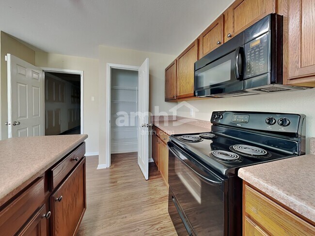 Building Photo - 1410 River Run Rd