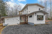Building Photo - 124 Glad Tidings Ln