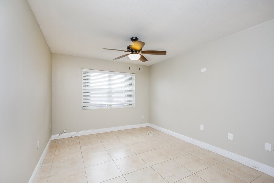 Building Photo - 4771 SW 154th Ave