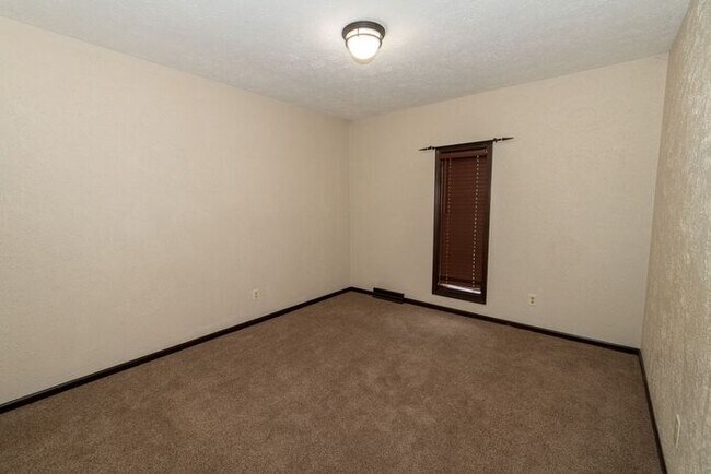 Building Photo - Prairie Lane Estates 3 bedroom ranch with spacious rooms and amenities beyond your imagination