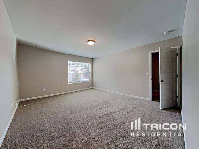 Building Photo - 3650 Lebella Ln