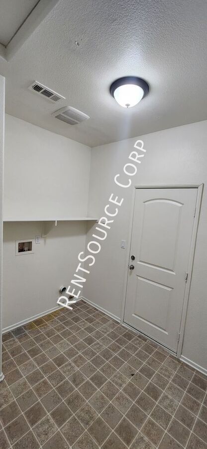 Building Photo - 3215 Tumbleweed Ave