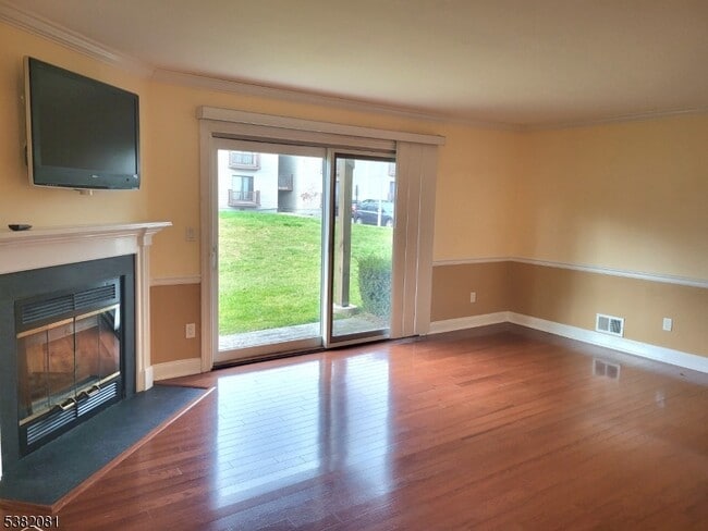 Building Photo - 1211 Spruce Hills Dr