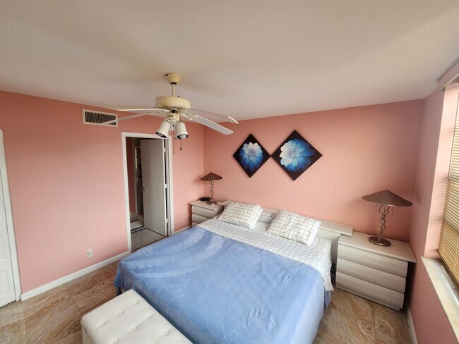 Building Photo - 14671 Bonaire Blvd