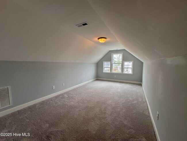 Building Photo - 120 Emerson Ln