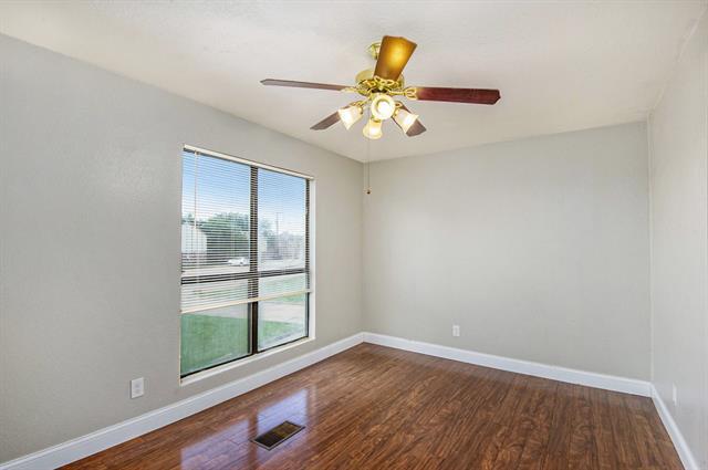 Building Photo - 805 Bluebonnet Dr