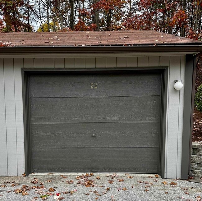 Building Photo - 22 Essex Grn Dr