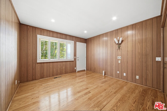 Building Photo - 8900 Alto Cedro Dr