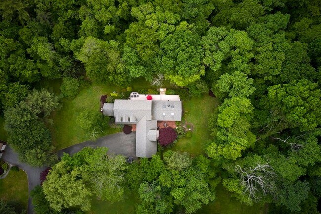 Building Photo - Stunning 3-Bedroom Home with Indoor Pool &...