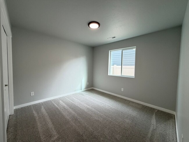 Building Photo - Move-In Special! Brand new 3 bed 2 bath ho...
