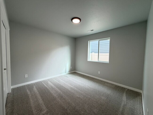 Building Photo - Move-In Special! Brand new 3 bed 2 bath home with bonus room, located in Meridian just off McMill...