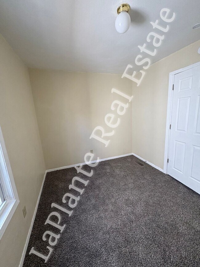 Building Photo - Spacious 4-Bed Home with Fresh Updates in Toledo’s Old South End