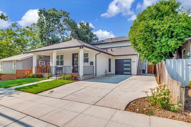 Primary Photo - Fully Furnished 3BD/2BA Home with Solar – ...