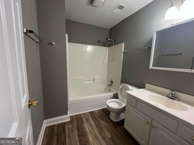 Building Photo - 162 Fair Oaks Dr