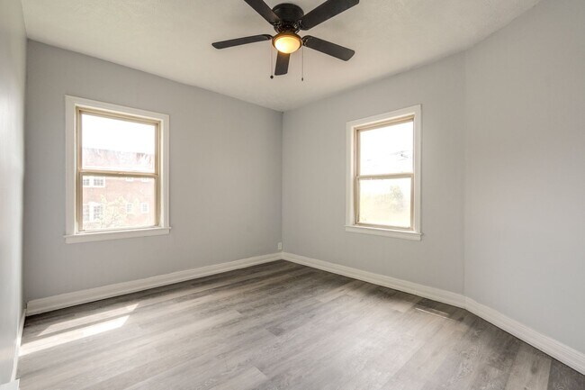 Building Photo - 2-Bedrooms