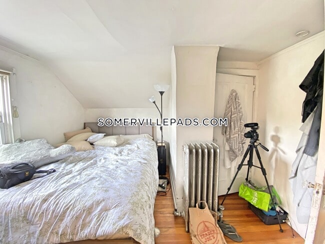 Building Photo - 76 Curtis St