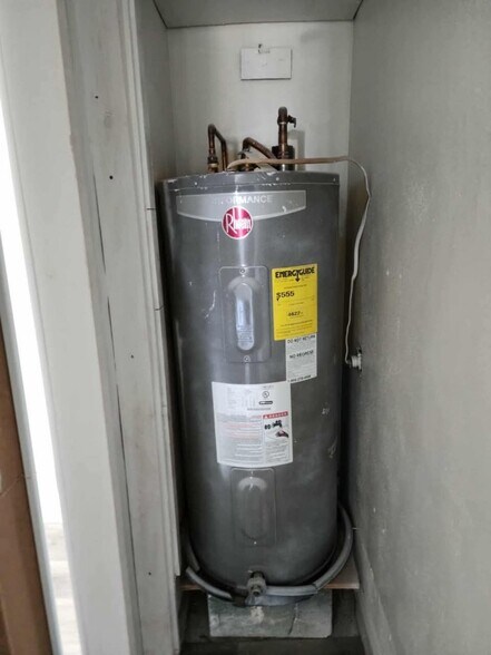 Building Photo - 3107 37th Ave W