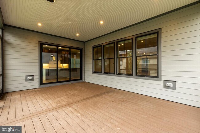 Building Photo - 6819 Isabella St