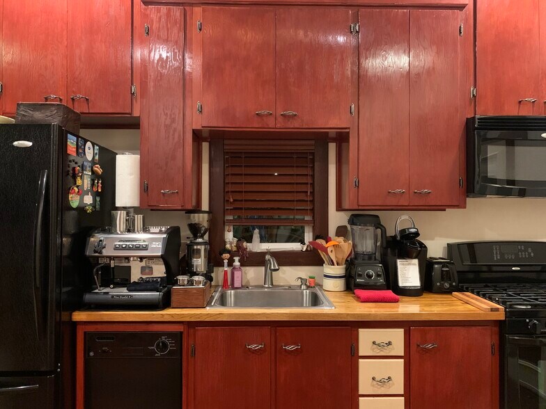 Common area. Short term rental in Austin, Tx. Near downtown. - 905 Prospect Ave