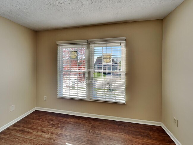 Building Photo - 12478 Thoroughbred Dr