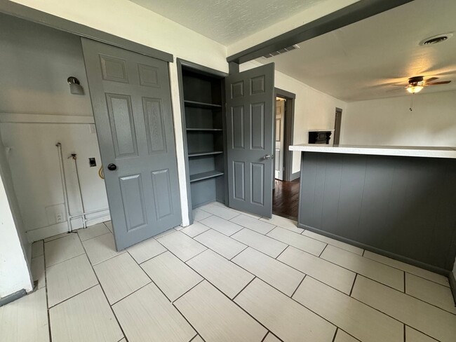 Building Photo - Cute 2 bedroom 2 bathroom home!