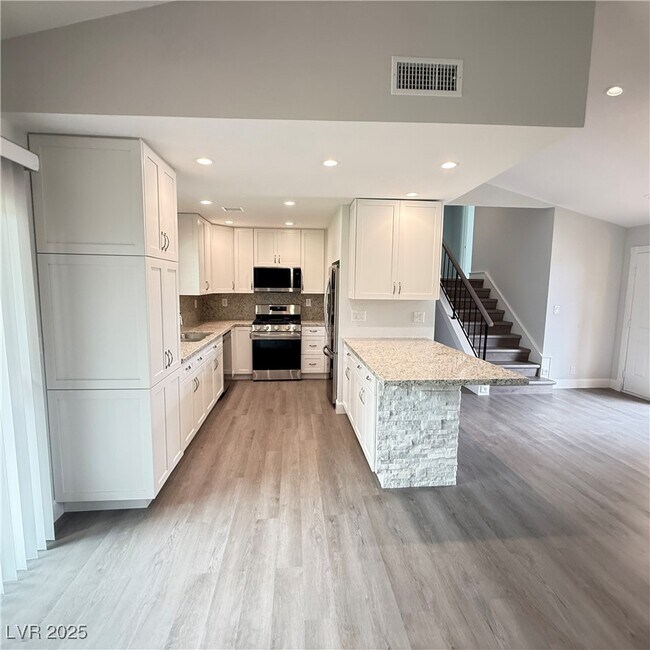 Building Photo - 508 Woodcrest Ct