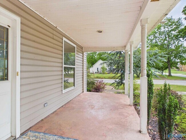 Building Photo - 501 Prospect Dr SE