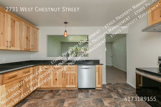 Building Photo - 2731 W Chestnut St