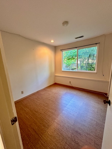 downstairs bedroom 2 - 1647 Jeannette Plz NW