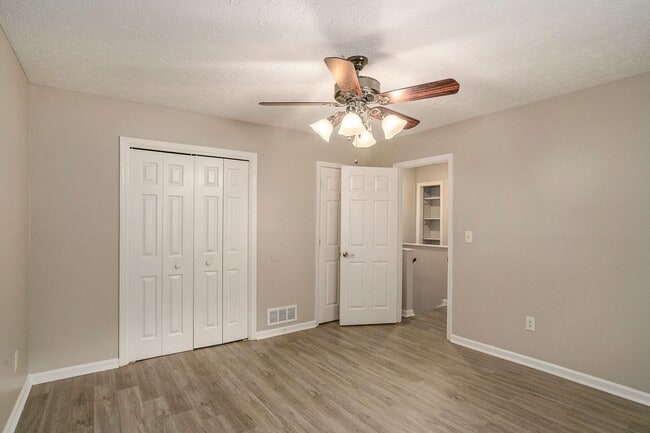 Building Photo - Lovely 3BR/2BA Duplex close to Downtown Covington!