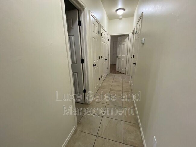 Building Photo - 1317 Garden Gate Dr