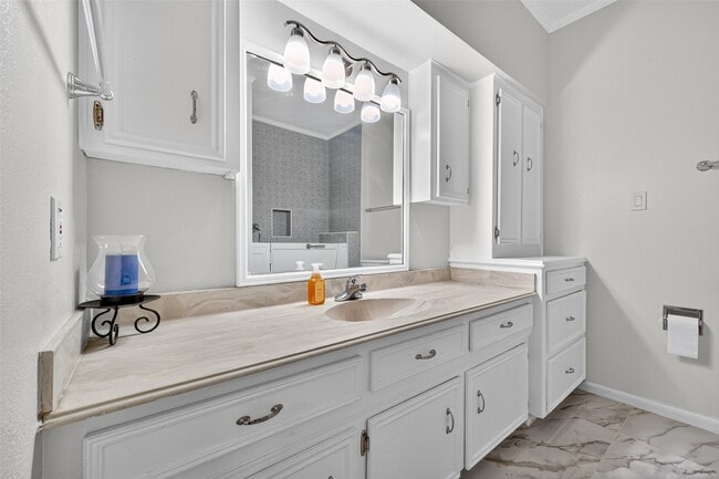 Building Photo - 4426 Basswood Ln