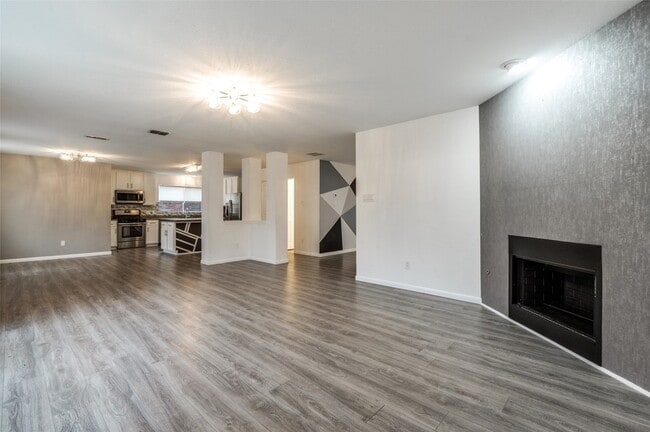 Building Photo - 5904 Mariposa Dr