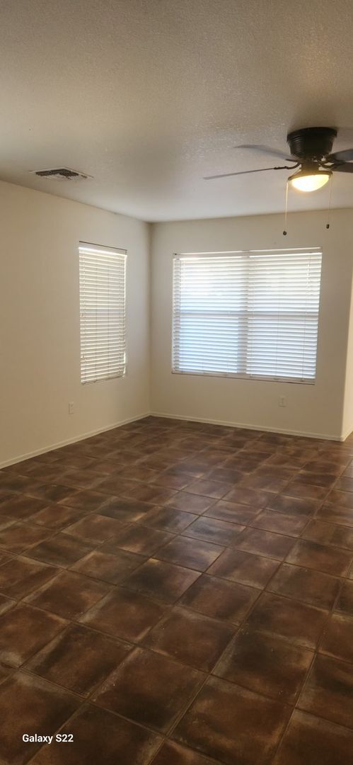 Building Photo - 3 BEDROOM IN THE SPECTRUM AT VAL VISTA