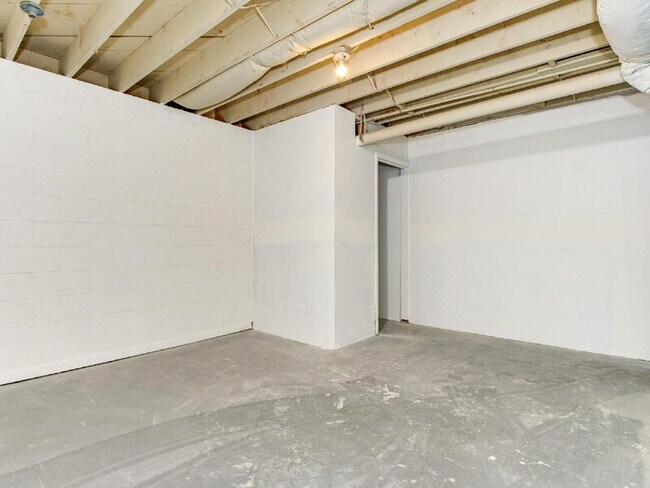 Building Photo - 6601 Harrison Rd